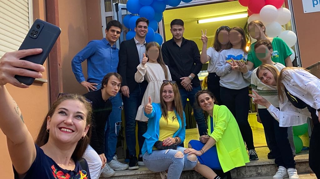 Ragazzi alla festa di benvenuto per gli studenti ucraini all'istituto comprensivo carotenuto di casal bernocchi
