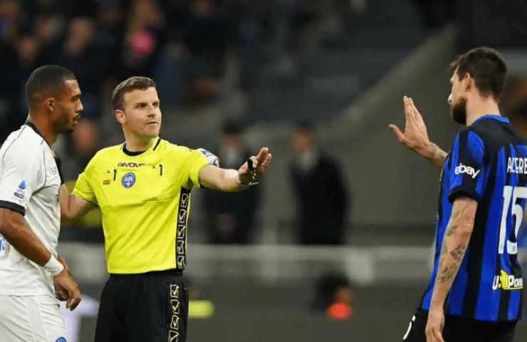 Arbitro divide Juan Jesus e Francesco Acerbi