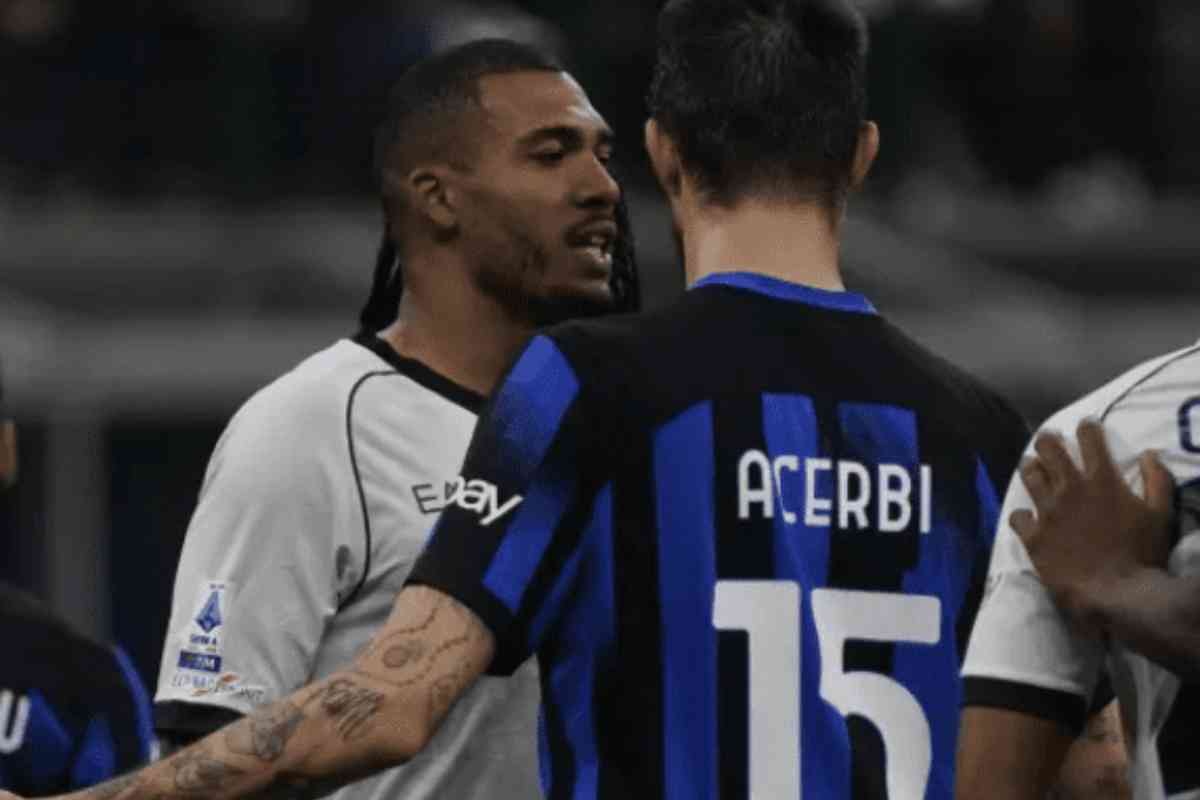 Momento di tensione tra Juan Jesus e Francesco Acerbi