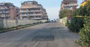 Via Mastrangelo pulita a Ostia