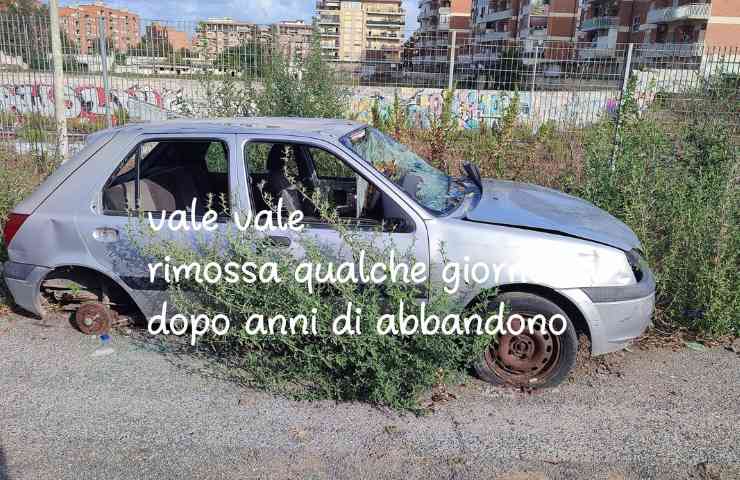 Macchina vandalizzata a Nuova Ostia