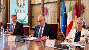 Roberto Gualtieri e Sabrina Alfonsi in Campidoglio durante la presentazione del Piano di piantumazione di Roma 2026-2027