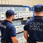 Roma, agenti della Polizia Locale durante i controlli ai contatori elettrici nell'ambito dello sgombero del garage INPS di viale Marconi 256-258.